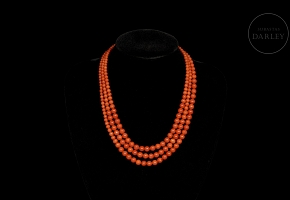 Coral bead necklace with gold clasp