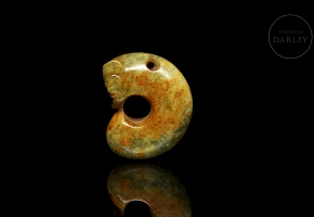 Colgante de jade tallado