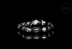Pulsera de doce cuentas de ágata tallada, dinastía Liao