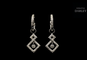 Pendientes colgantes en oro blanco de 18k y diamantes