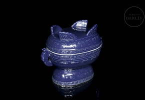 Ritual vessel ‘Gui’ made of glazed porcelain, with Jiaqing seal