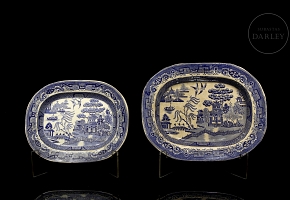 两只蓝色柳树纹样英式托盘，十九世纪