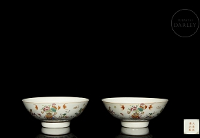 Pair of porcelain bowls ‘Precious Objects’, with Xianfeng mark
