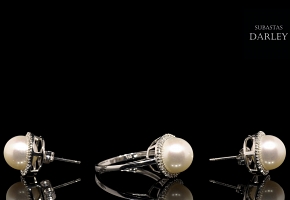 Conjunto en oro blanco de 18K, perlas y diamantes
