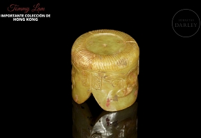 Figura de jade amarillo