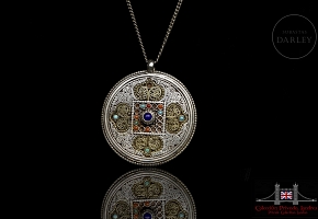 Inlaid silver pendant, Tibet, Qing dynasty
