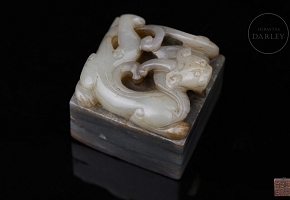 Grey and white jade seal ‘Coiled Beast’, Qing dynasty
