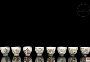 Ocho tazas de porcelana