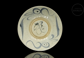 Large glazed ceramic plate, Ming dynasty