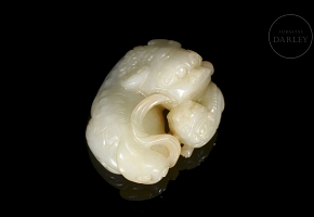 White jade figure ‘Lion with cub’, Qing dynasty