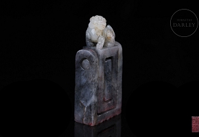 Triple carved and articulated jade seal, Qing dynasty
