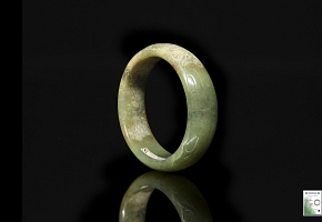 Carved jade bracelet, Zhou dynasty