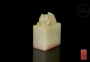 Hetian white jade seal ‘Cat’, Qing dynasty