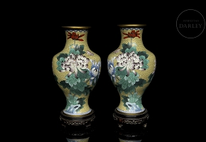 Pair of cloisonné vases 