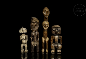 Conjunto de cuatro figuras rituales, Congo y África Central, s.XX