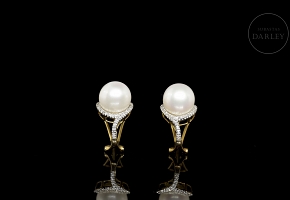 Pendientes con perlas y diamantes en oro amarillo de 18k