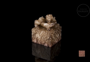Square carved jade seal ‘Dragon’, Ming dynasty