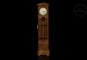 Reloj de pie estilo racionalista