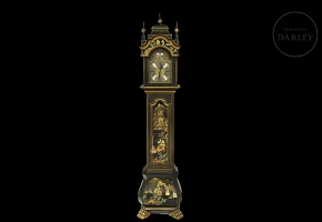 Reloj de pie decorado en estilo chinoiserie. Bell's