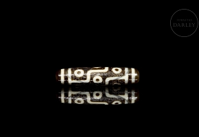 Antigua cuenta de ágata tallada