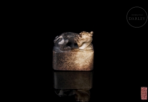 Two-coloured carved jade seal ‘Beast’, Ming dynasty