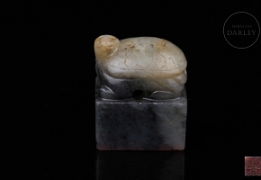 Hetian gray jade seal “Turtle,” Qing dynasty