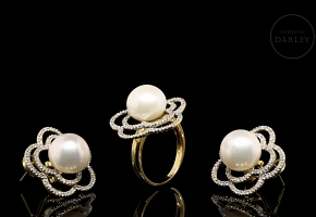 Conjunto en oro amarillo de 18k con perlas y diamantes