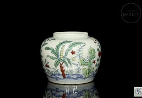 Doucai porcelain vessel ‘Landscape’, with Chenghua mark