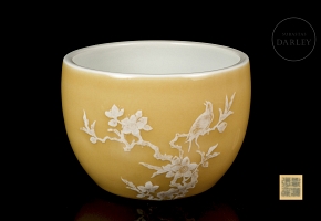 Porcelain vessel with yellow glaze, ‘Bird,’ Republic of China