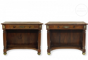 一对19世纪帝国风格的控制台