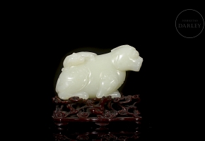 Hetian jade figure “Beast with Cub,” Qing dynasty
