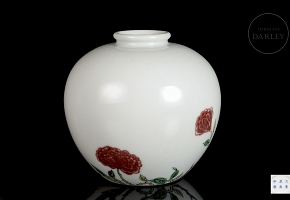 Glazed porcelain Zun vessel ‘Roses’, with Kangxi mark