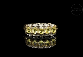 Anillo de oro amarillo de 9 kt con gemas amarillas y diamantes
