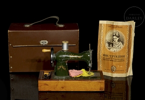 Máquina de coser de juguete soviética ZŠM Orsha, ca. 1950-1960