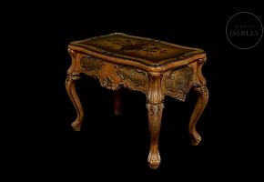 Mesa baja de madera estilo Luis XV, s.XX