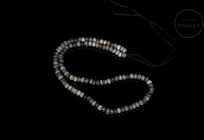 Collar de ciento ocho cuentas de ágata, dinastía Liao