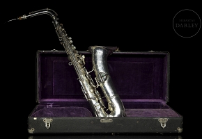 Saxofón alto, marca Conn, ca 1920
