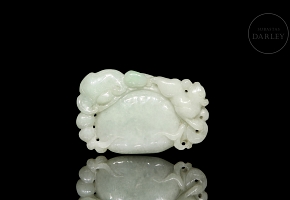 Carved jadeite figure “Beast with lingzhi,” Qing dynasty