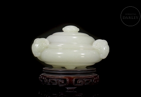 Hetian white jade censer ‘Rams’, Qing dynasty