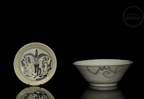 Glazed ceramic plate and bowl ‘Flowers and Lines’, Ming dynasty