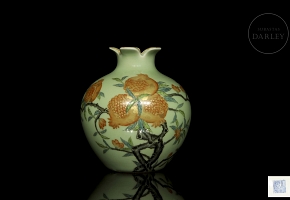 Glazed porcelain vase ‘Pomegranates’, with Qianlong Seal