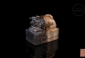 Two-coloured jade seal ‘Auspicious Beast’, Ming dynasty
