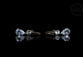 Yellow gold earrings with blue stones