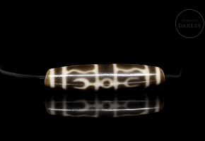 Carved agate Dzi bead, Tang dynasty