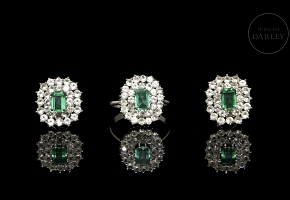 Set of earrings and ring in 18k white gold