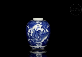 Enamelled porcelain vase ‘Dragon with flowers’, with Kangxi mark