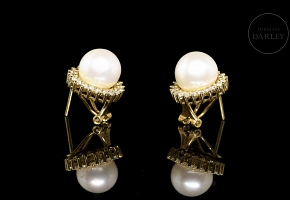 Pendientes en oro amarillo de 18K con perlas y diamantes