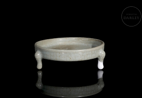 Glazed ceramic tripod vessel, Ru kiln