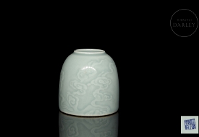 Porcelain brush container “Ruyi clouds”, with Yongzheng mark