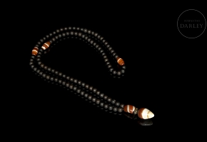 Collar de ciento ocho cuentas de ágata negra y Dzi, dinastía Liao